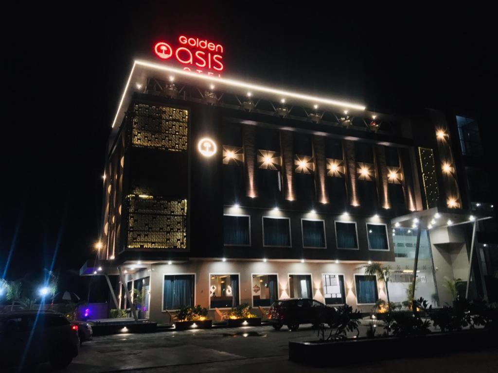 Golden Oasis Hotel Mahesana Εξωτερικό φωτογραφία