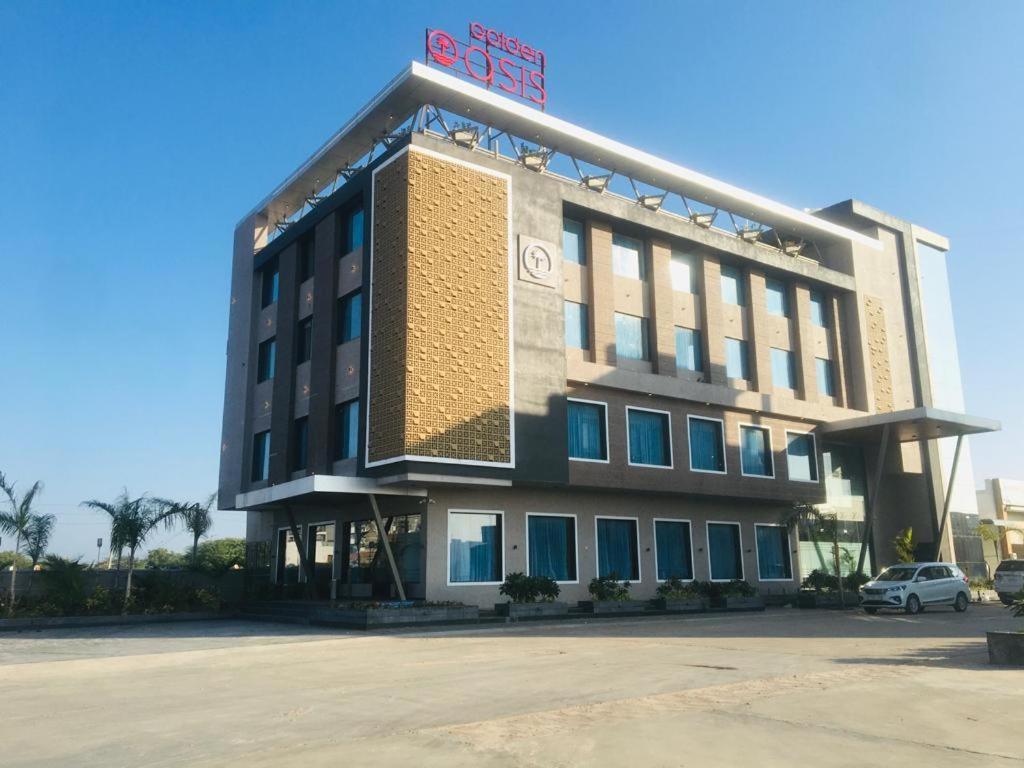Golden Oasis Hotel Mahesana Εξωτερικό φωτογραφία